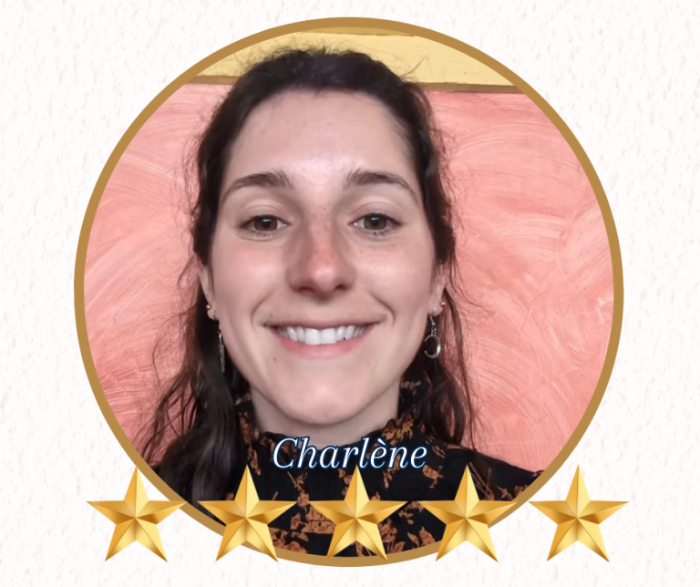 Témoignage Charlène pour Nikolina Popovski Portrait de Charlène avec un fond coloré et cinq étoiles dorées en dessous.