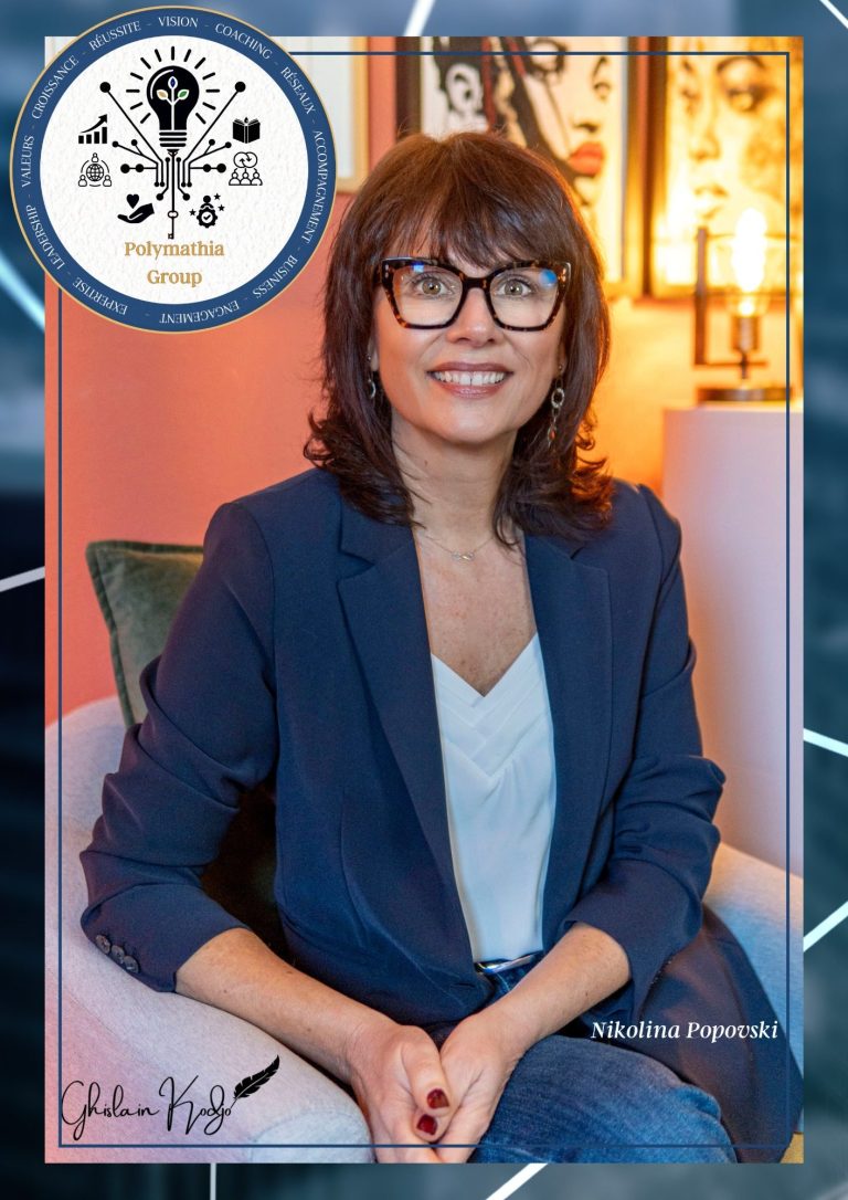 Nikolina Popovski, Femme souriante avec des lunettes, portant un blazer bleu. Master Polymath Sales Coach chez Polymathia Group 